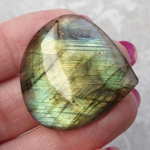 Labradorite cabochon 34x33 mm no B622 Labradorite cabochon 34x33 mm no B622
