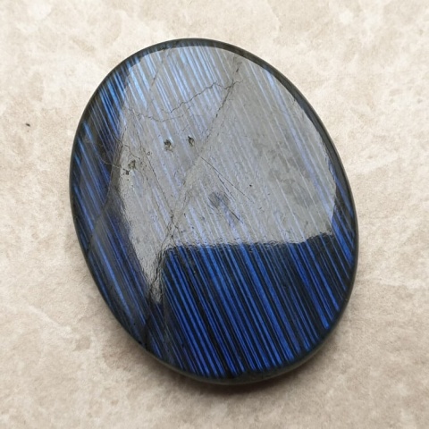 Labradoryt kaboszon 39x30 mm nr B365 Labradoryt kaboszon 39x30 mm nr B365