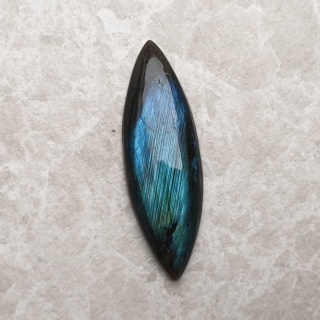 Labradoryt kaboszon 41x13 mm nr B388