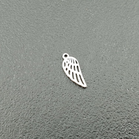 Stainless steel wing pendant 13x6 mm 1 pc. Stainless steel wing pendant 13x6 mm 1 pc.