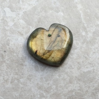 Labradoryt serce z dziurką 22x20 mm nr 16