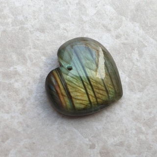 Labradoryt serce z dziurką 23x21 mm nr 23