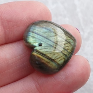 Labradoryt serce z dziurką 23x21 mm nr 23