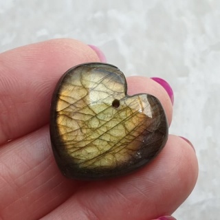 Labradoryt serce z dziurką 24x23 mm nr 59