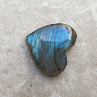 Labradoryt serce z dziurką 26x23 mm nr 30