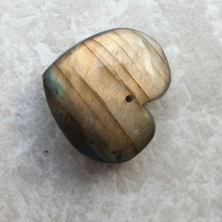 Labradoryt serce z dziurką 26x24 mm nr 20