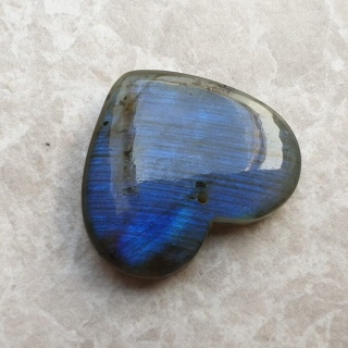 Labradoryt serce z dziurką 28x24 mm nr 28
