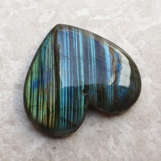 Labradoryt serce z dziurką 34x31 mm nr 64