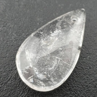 Kryształ górski łezka z dziurką 37x21 mm nr 44