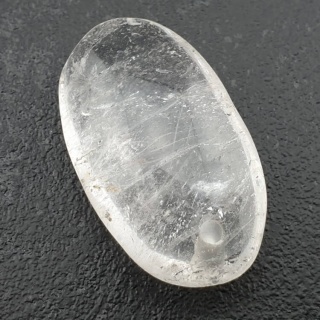 Kryształ górski owal z dziurką 33x20 mm nr 27