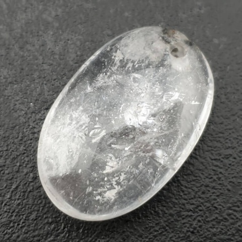 Kryształ górski owal z dziurką 33x21 mm nr 20 Kryształ górski owal z dziurką 33x21 mm nr 20