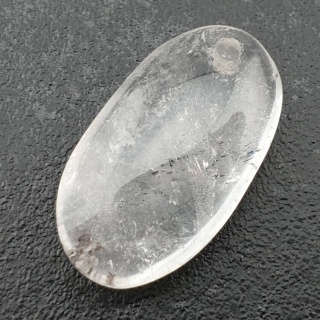 Kryształ górski owal z dziurką 34x19 mm nr 17