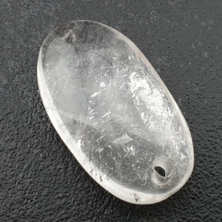 Kryształ górski owal z dziurką 34x19 mm nr 17
