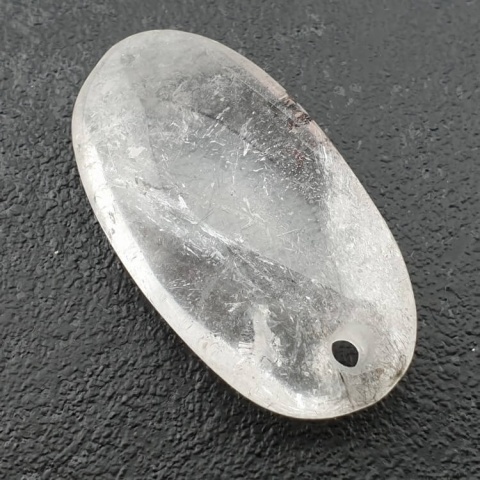 Kryształ górski owal z dziurką 35x19 mm nr 18 Kryształ górski owal z dziurką 35x19 mm nr 18