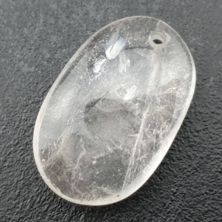 Kryształ górski owal z dziurką 36x23 mm nr 19