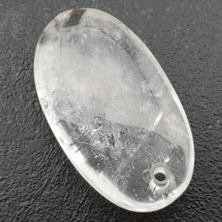 Kryształ górski owal z dziurką 37x21 mm nr 21