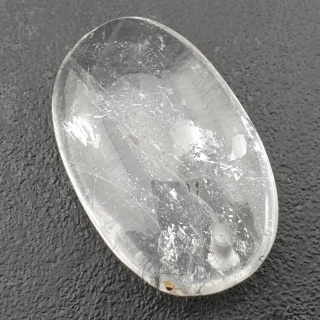 Kryształ górski owal z dziurką 37x23 mm nr 1