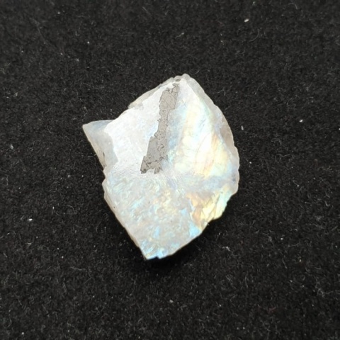 Kamień księżycowy kawałek polerowany 21x18 mm nr 376