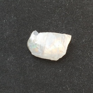 Kamień księżycowy kawałek polerowany 22x14 mm nr 353