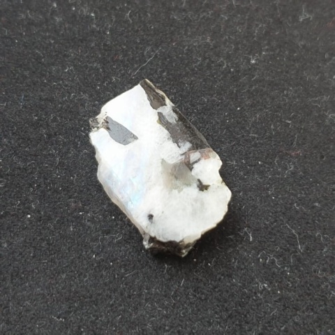 Kamień księżycowy kawałek polerowany 22x15 mm nr 339