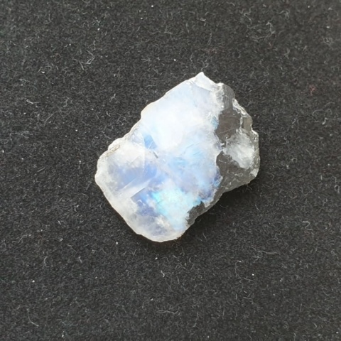 Moonstone polished chunk 22x16 mm no 338