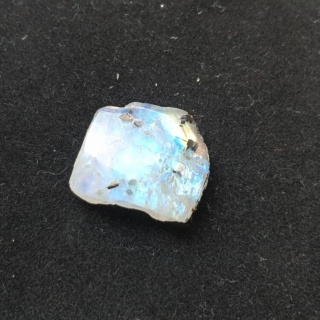 Kamień księżycowy kawałek polerowany 22x19 mm nr 312