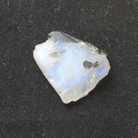 Moonstone polished chunk 22x21 mm no 335