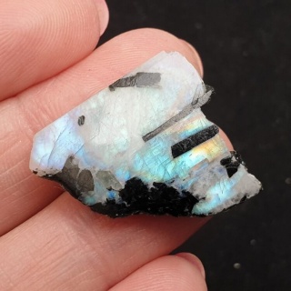 Kamień księżycowy kawałek polerowany 24x22 mm nr 367
