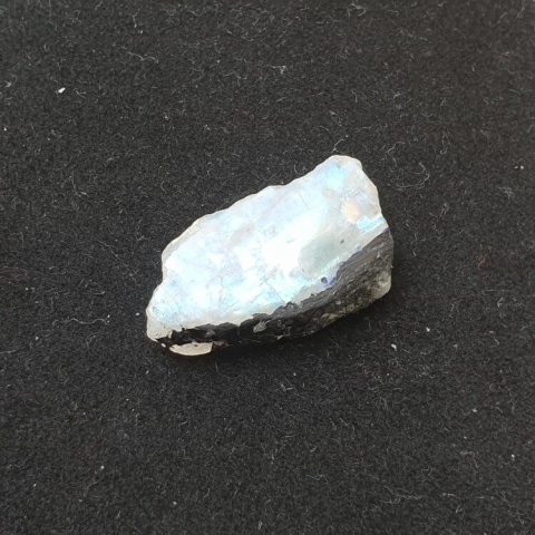 Kamień księżycowy kawałek polerowany 25x15 mm nr 317