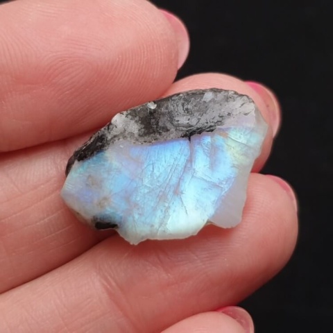 Kamień księżycowy kawałek polerowany 25x16 mm nr 373
