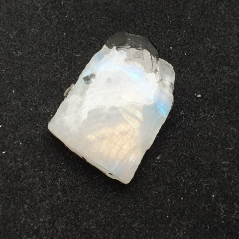 Moonstone polished chunk 25x19 mm no 368