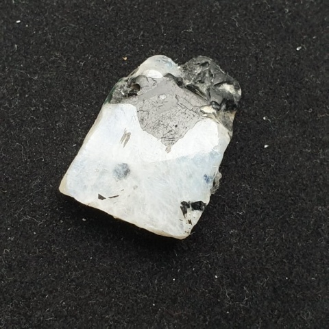 Moonstone polished chunk 25x19 mm no 368