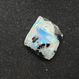 Kamień księżycowy kawałek polerowany 26x19 mm nr 366