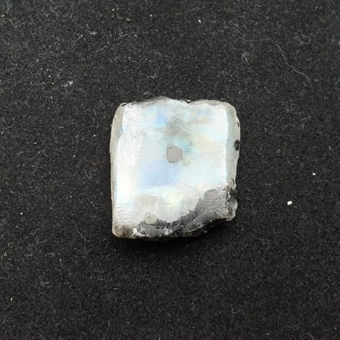 Kamień księżycowy kawałek polerowany 26x19 mm nr 366