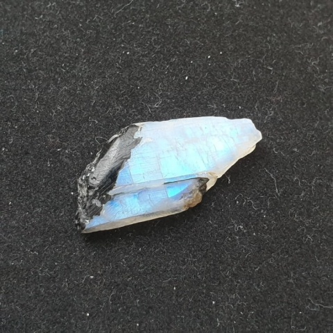 Kamień księżycowy kawałek polerowany 27x13 mm nr 340