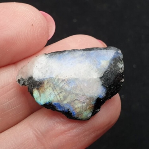 Kamień księżycowy kawałek polerowany 27x18 mm nr 361