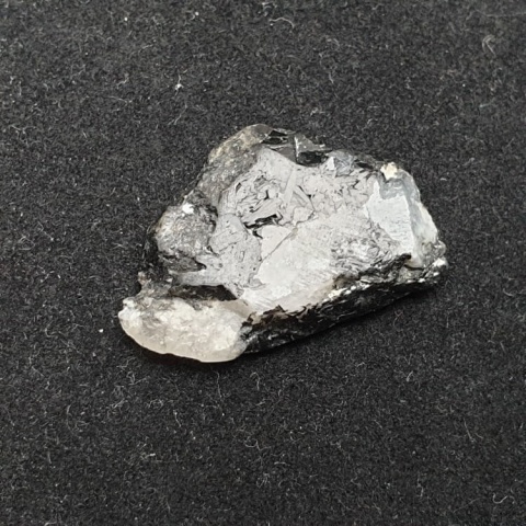 Kamień księżycowy kawałek polerowany 27x18 mm nr 361