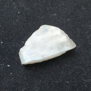 Kamień księżycowy kawałek polerowany 28x18 mm nr 324