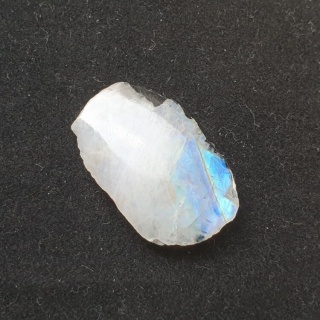 Kamień księżycowy kawałek polerowany 28x18 mm nr 336