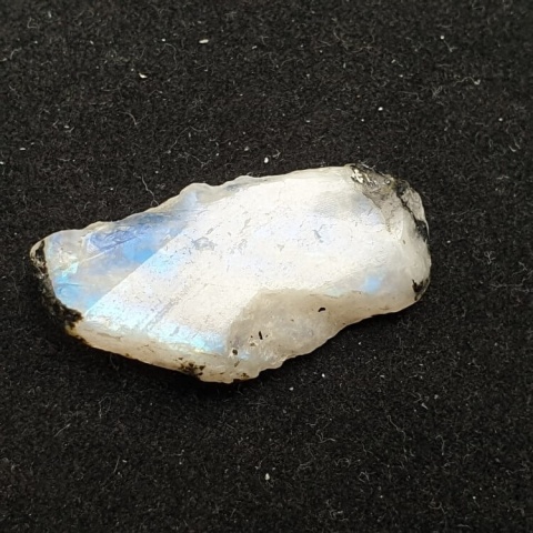Kamień księżycowy kawałek polerowany 33x17 mm nr 372