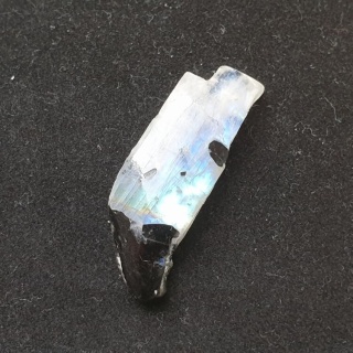 Kamień księżycowy kawałek polerowany 34x13 mm nr 333