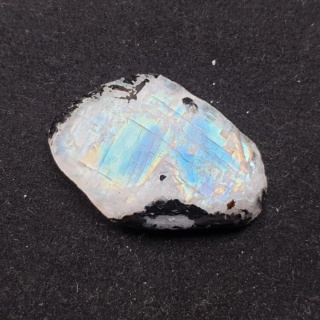 Kamień księżycowy kawałek polerowany 35x24 mm nr 359