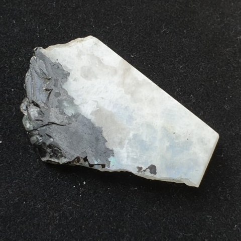 Moonstone polished chunk 47x30 mm no 330