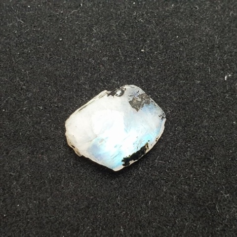 Kamień księżycowy kawałek polerowany 18x15 mm nr 403
