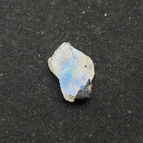 Kamień księżycowy kawałek polerowany 19x13 mm nr 395