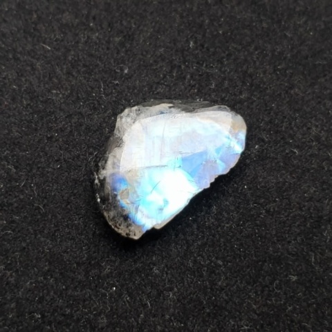 Kamień księżycowy kawałek polerowany 21x14 mm nr 397