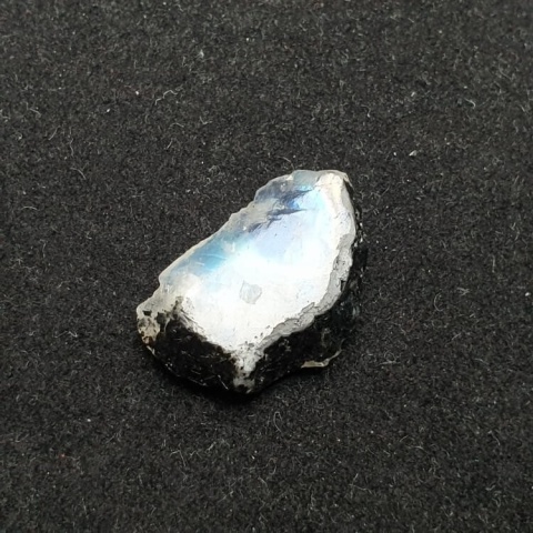 Kamień księżycowy kawałek polerowany 21x14 mm nr 397