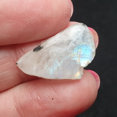 Kamień księżycowy kawałek polerowany 23x14 mm nr 385