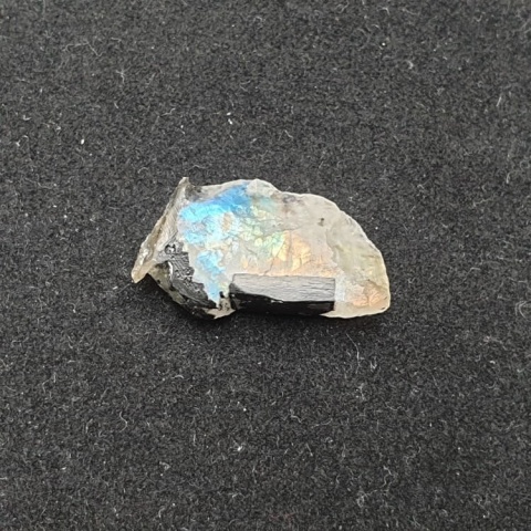Kamień księżycowy kawałek polerowany 23x14 mm nr 386