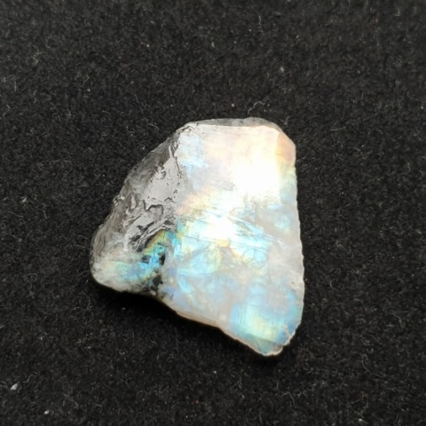 Moonstone polished chunk 23x20 mm no 398